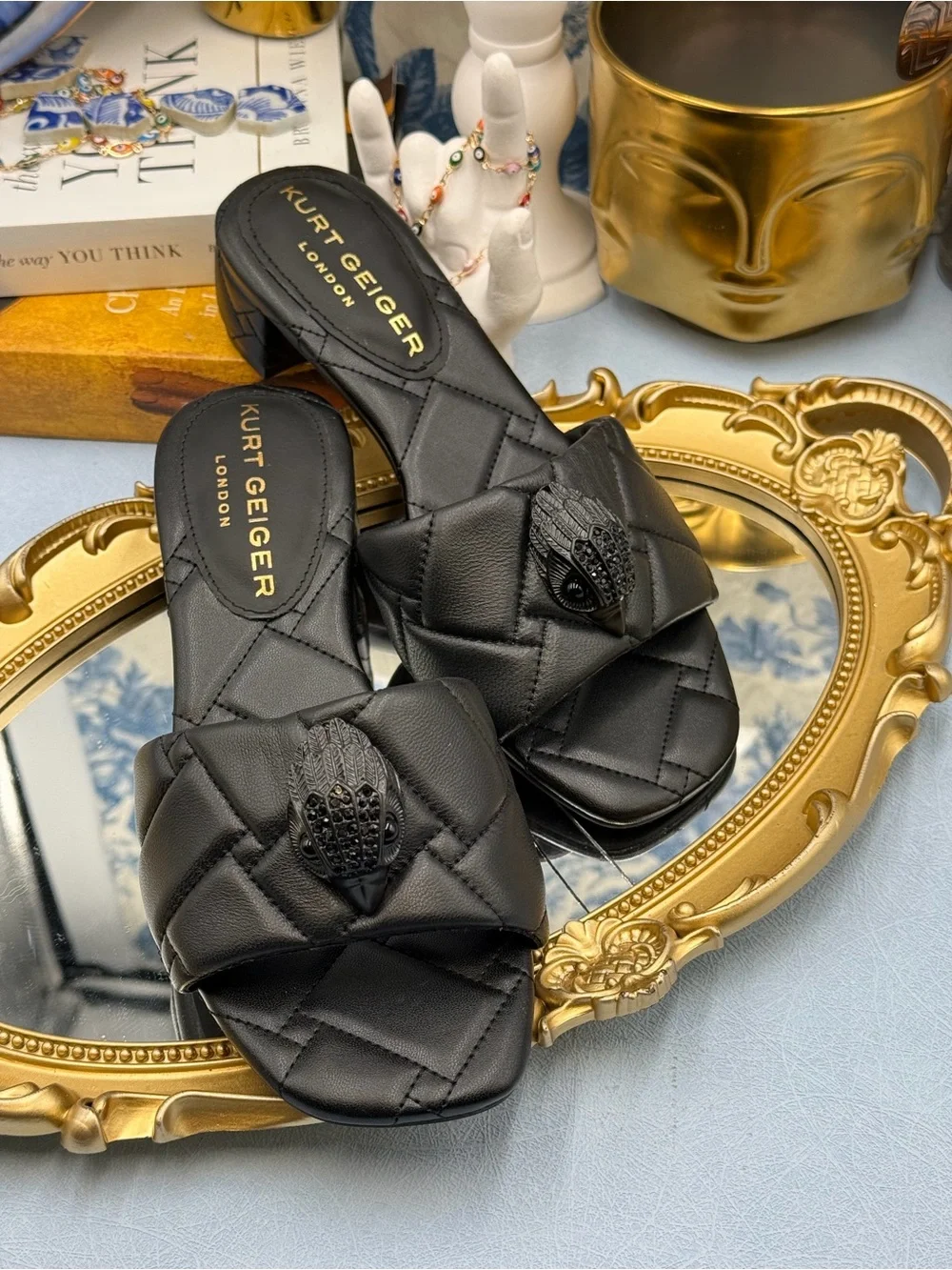 🆕 KURT GEIGER LONDON 🧿 NWOB Black Kensington Quilted Block Heel Sandal, Sz35 5